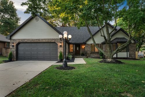 2340 S Nolting Ave, Springfield, MO, 65807-8122 | Card Image