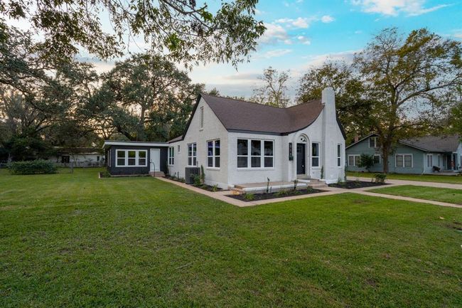 Ideally located near historic downtown Columbus, this home combines the charm of classic Craftsman architecture with modern-day conveniences. | Image 42