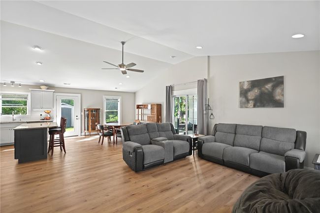 8045 Highway 81 S, House other with 3 bedrooms, 2 bathrooms and null parking in Starr SC | Image 7