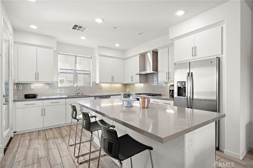144 Paramount, Irvine, CA, 92618-1053 | Card Image