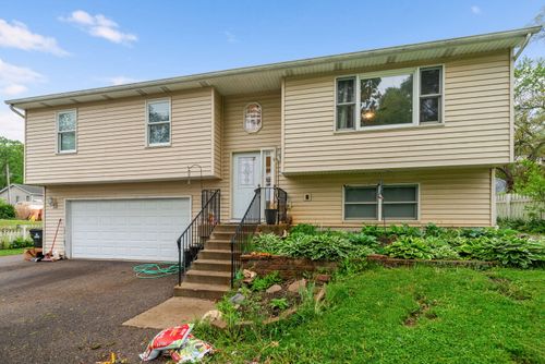 411 N Crestwood Ave, Lakemoor, IL, 60051-7506 | Card Image