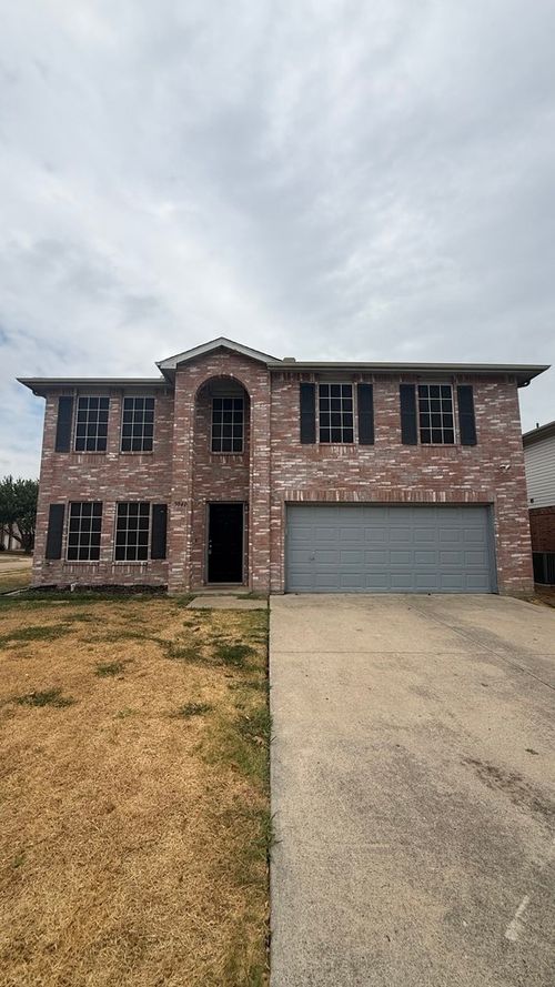 3040 Clemente Dr, Grand Prairie, TX, 75052-8735 | Card Image