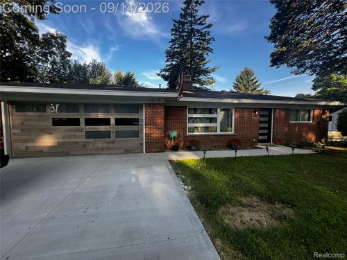 1615 Ladd Rd, Wolverine Lake, MI, 48390-2219 | Card Image