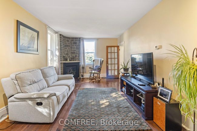 8 Laura St, House other with 5 bedrooms, 3 bathrooms and 4 parking in Lyn ON | Image 17