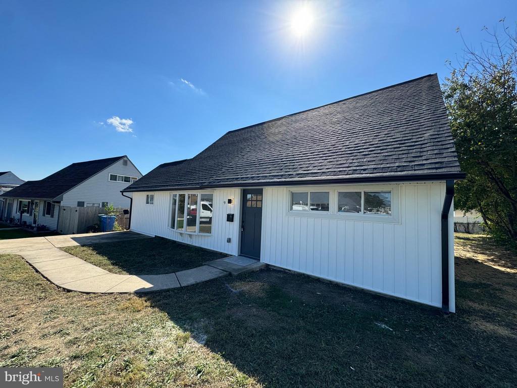 Middle Rd, Levittown, PA 19056