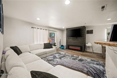 43826 Beech Ave, Lancaster, CA, 93534-5007 | Card Image