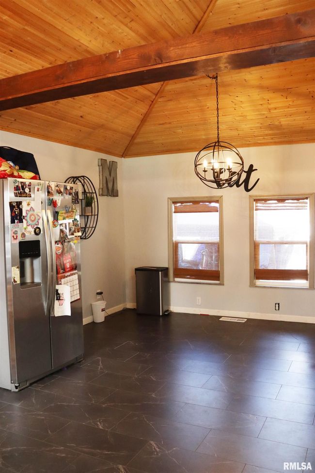 558 E Prospect St, House other with 3 bedrooms, 3 bathrooms and null parking in Farmington IL | Image 9