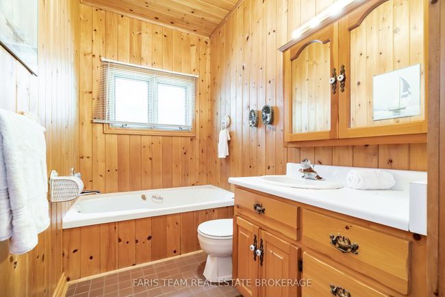80 E Beach Rd, House other with 4 bedrooms, 2 bathrooms and 3 parking in Tiny ON | Image 24