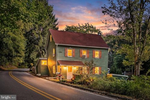 331 E 2nd Mountain Rd, POTTSVILLE, PA, 17901-8423 | Card Image