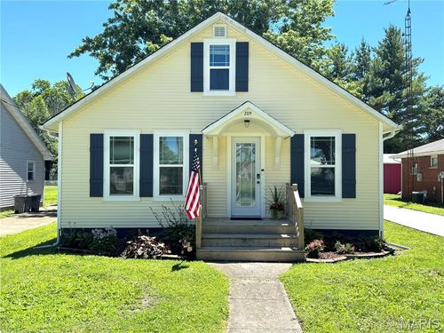 209 S Mcelroy St, Raymond, IL, 62560-4929 | Card Image