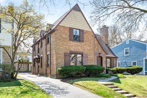 2025 Thornwood Ave, Wilmette, IL, 60091-1450 | Card Image