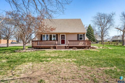 101 S Columbia St, Harrisburg, SD, 57032-7728 | Card Image