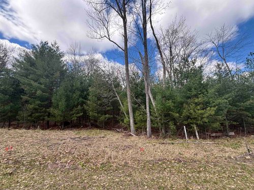 1080 Red Hawk Ct, Wisconsin Rapids, WI, 54494-8837 | Card Image
