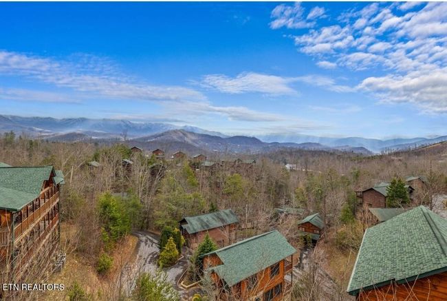 880 Great Smoky Way, House other with 4 bedrooms, 4 bathrooms and null parking in Gatlinburg TN | Image 46