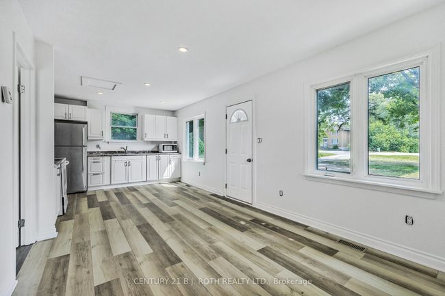 118 Wellington St W, House other with 2 bedrooms, 2 bathrooms and 8 parking in Barrie ON | Image 7