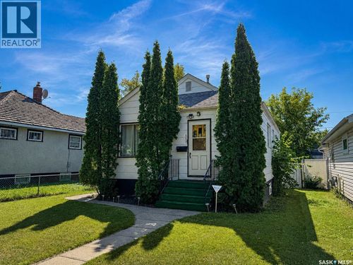 537 10th St E, Prince Albert, SK, S6V0Z7 | Card Image