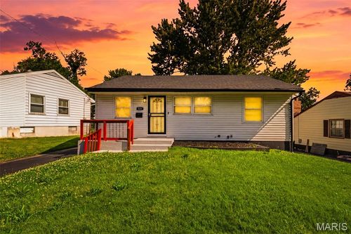 321 Caithness Rd, Saint Louis, MO, 63137-4003 | Card Image
