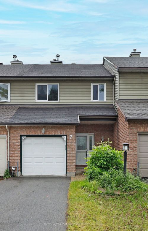 7 Rueter St, Nepean, ON, K2J3V7 | Card Image