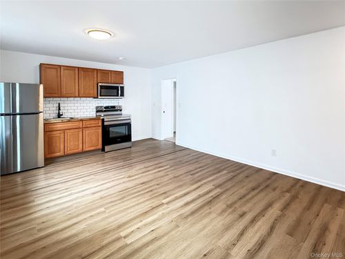 4332 Albany Post Rd, Hyde Park, NY, 12538-3608 | Card Image