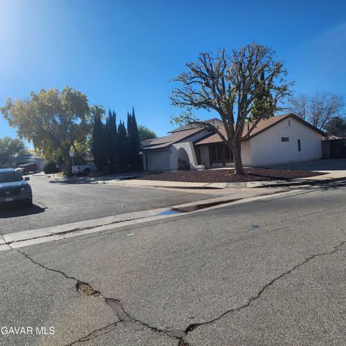 44215 E Denmore Avenue, Lancaster, CA, 93535 | Card Image
