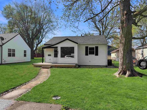 807 W Mcclurg St, Frankfort, IN, 46041-1577 | Card Image