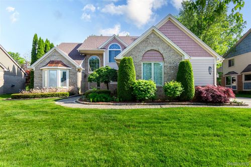 14016 Strathmore Dr, Shelby Township, MI, 48315-5401 | Card Image