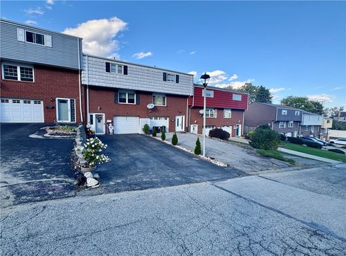 804 Anna Ave, West Mifflin, PA, 15122-3749 | Card Image
