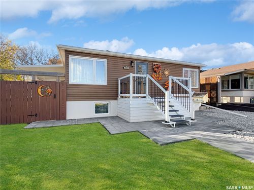 720 6th Avenue Ne, Swift Current, SK, S9H2M8 | Card Image
