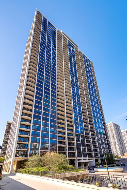 apt-4104-1560 N Sandburg Ter, Chicago, IL, 60610-1347 | Card Image