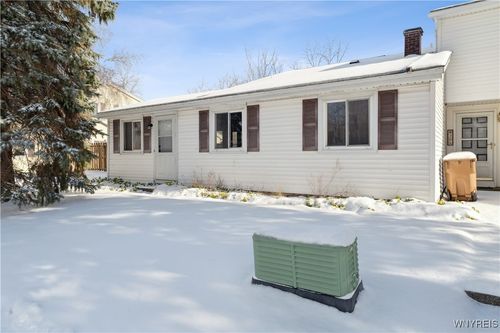 32 Pebble Creek Dr, Cheektowaga, NY, 14227-2802 | Card Image