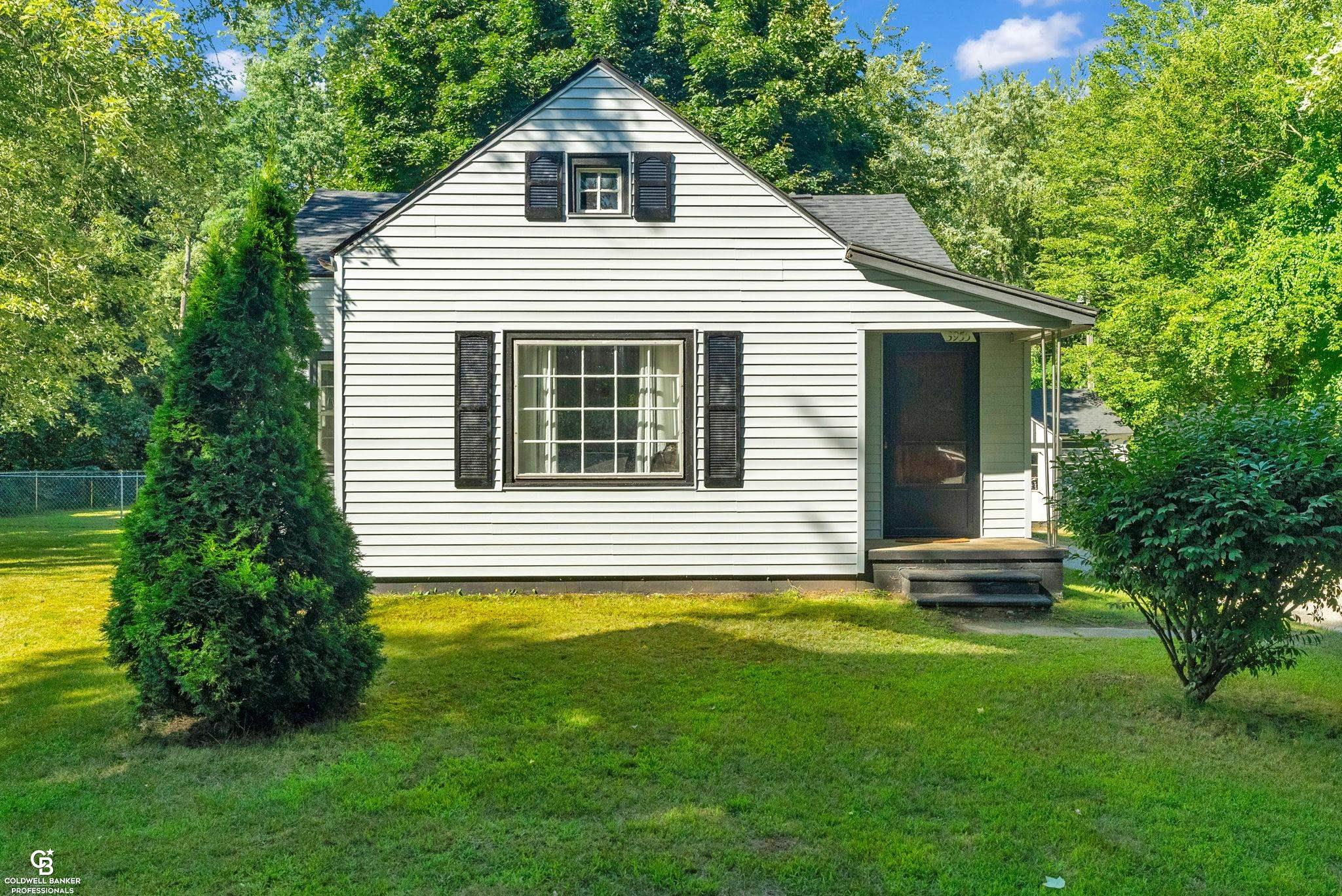Pine Grove Ave, Fort Gratiot, MI 48059