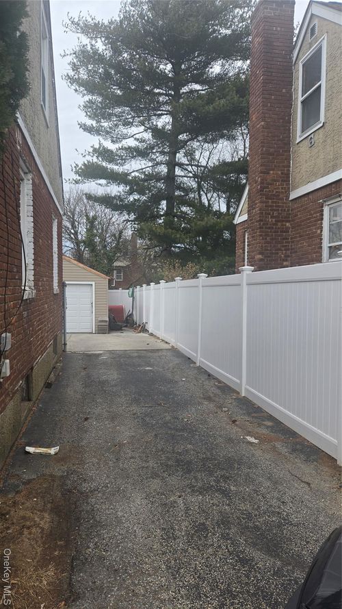 277 Elmont Rd, Elmont, NY, 11003-1618 | Card Image