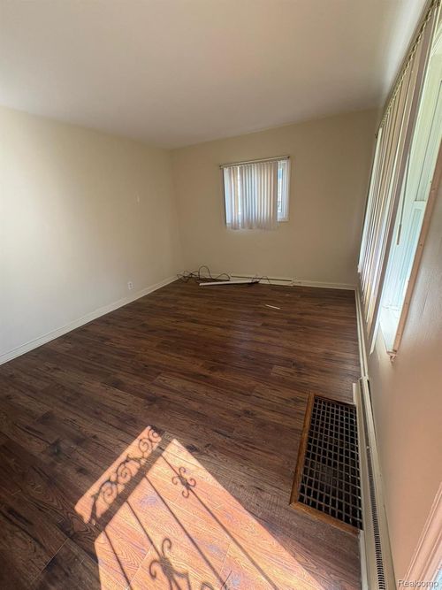 1701 Park St, Flint, MI, 48503-4059 | Card Image