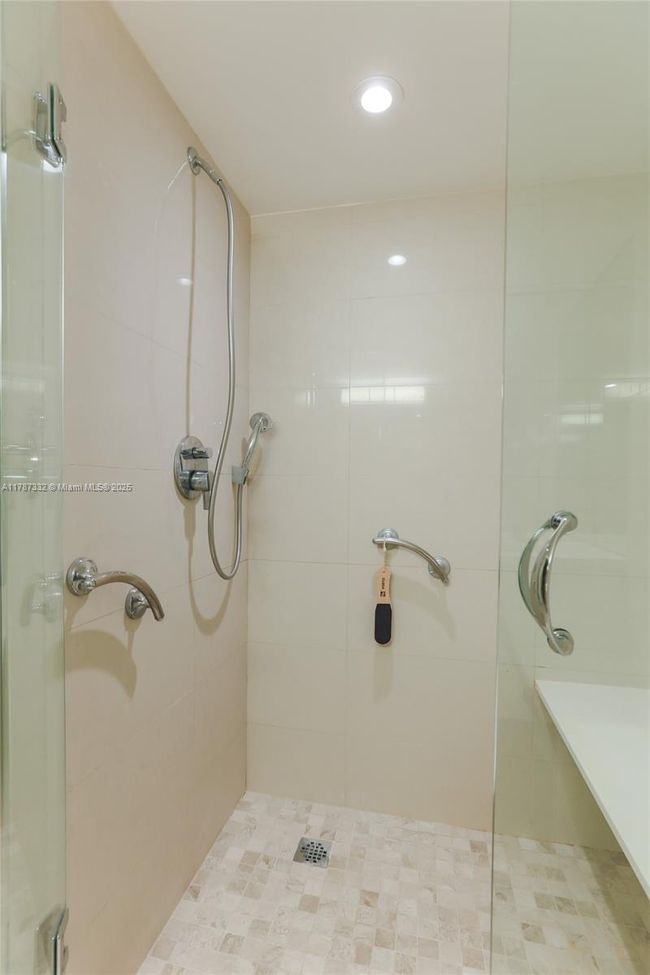 APT-510 - 1000 Quayside Ter, Condo with 2 bedrooms, 2 bathrooms and null parking in Miami FL | Image 24