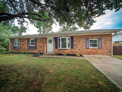 922 Forest Glen Dr, Evansville, IN, 47712-4222 | Card Image