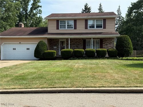 2331 Tanglewood Dr, Salem, OH, 44460-2528 | Card Image