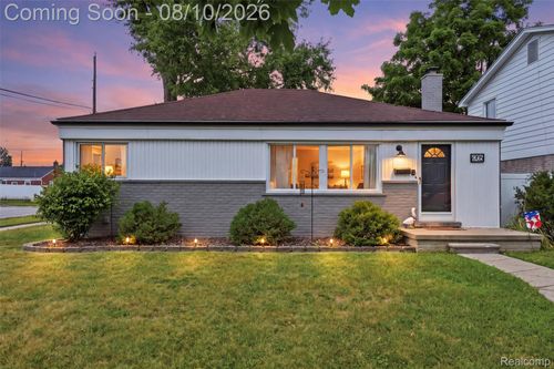 6705 Whitby St, Garden City, MI, 48135-2056 | Card Image