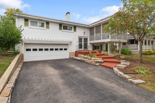 21056 Sylvan Dr, Mundelein, IL, 60060-3348 | Card Image