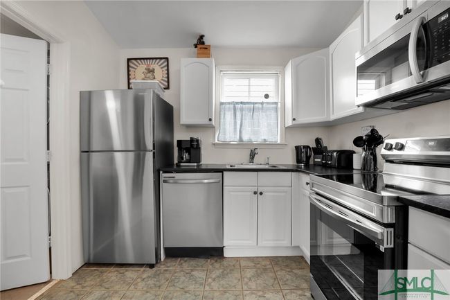621 E Broad St, House other with 2 bedrooms, 1 bathrooms and null parking in Savannah GA | Image 18