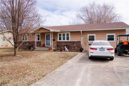 518 N Lincoln St, Erie, KS, 66733-1014 | Card Image