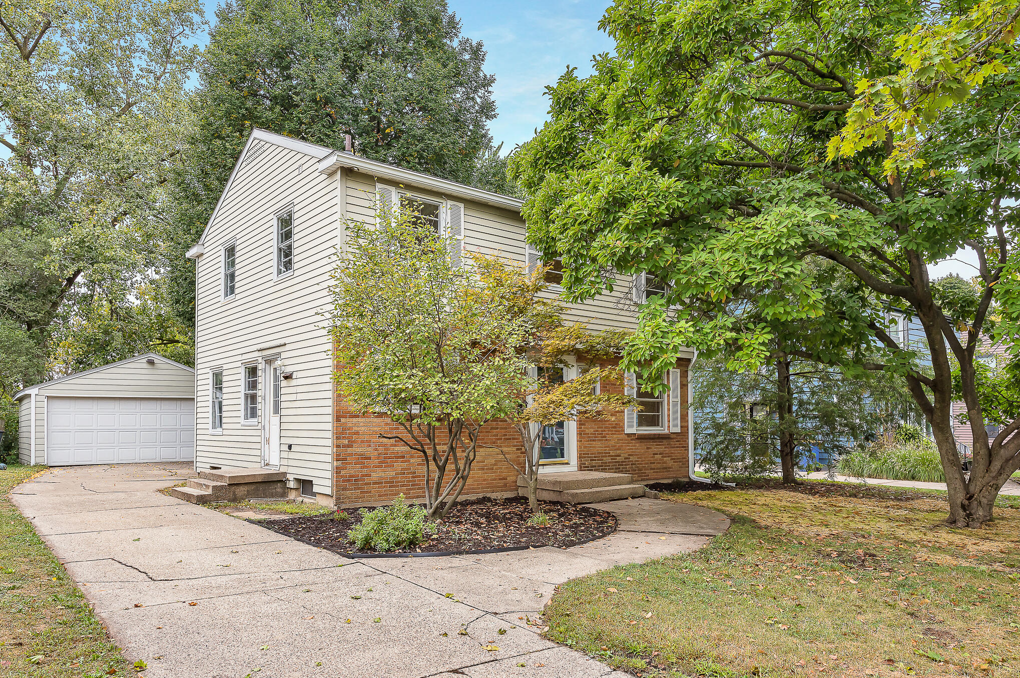 Chamberlain Ave, Grand Rapids, MI 49506
