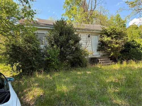 2816 Uwharrie Road, High Point, NC, 27263 | Card Image