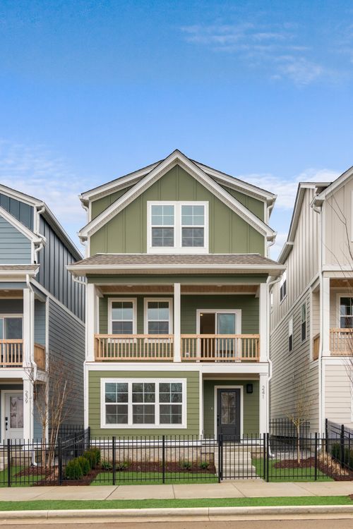 404 Hawthorn Ln, Madison, TN, 37115-2458 | Card Image