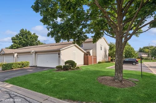 355 Hazelwood Ter, Buffalo Grove, IL, 60089-1879 | Card Image