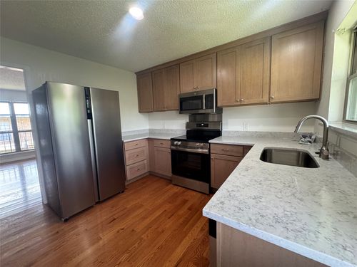 9519 Westpark Dr, Benbrook, TX, 76126-3147 | Card Image