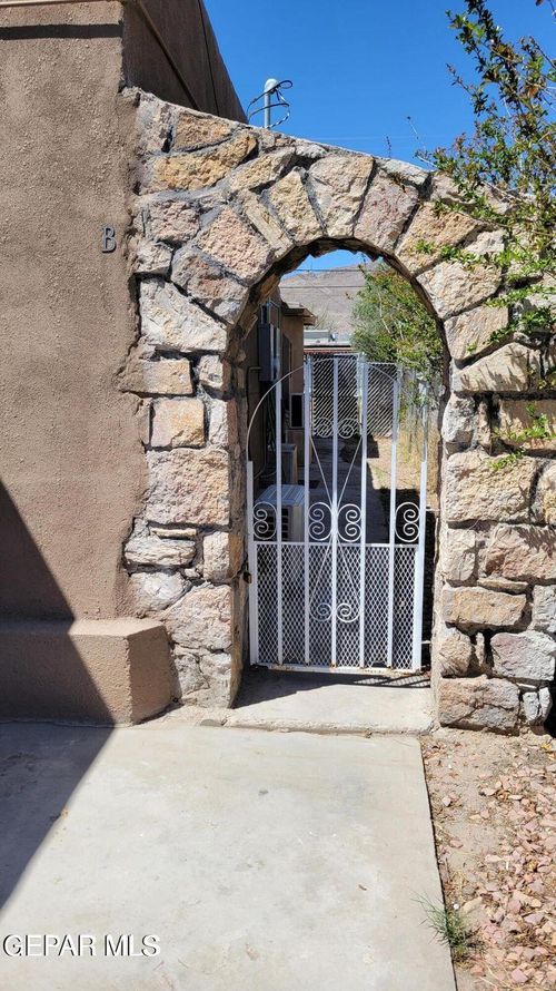 2225 Magoffin Ave, El Paso, TX, 79901-2023 | Card Image