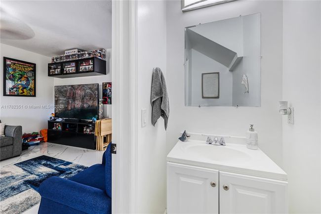 9369 Sw 221 St St, Townhouse with 2 bedrooms, 3 bathrooms and null parking in Cutler Bay FL | Image 19