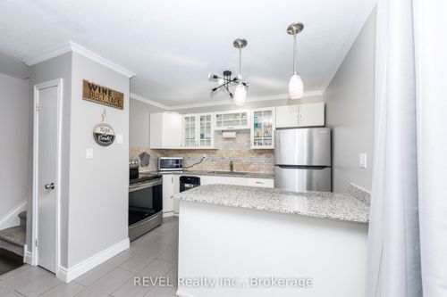 43-1300 Upper Ottawa St, Hamilton, ON, L8W1M8 | Card Image