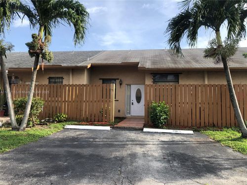 6735-6735 Nw 193rd Ln, Hialeah, FL, 33015-2482 | Card Image