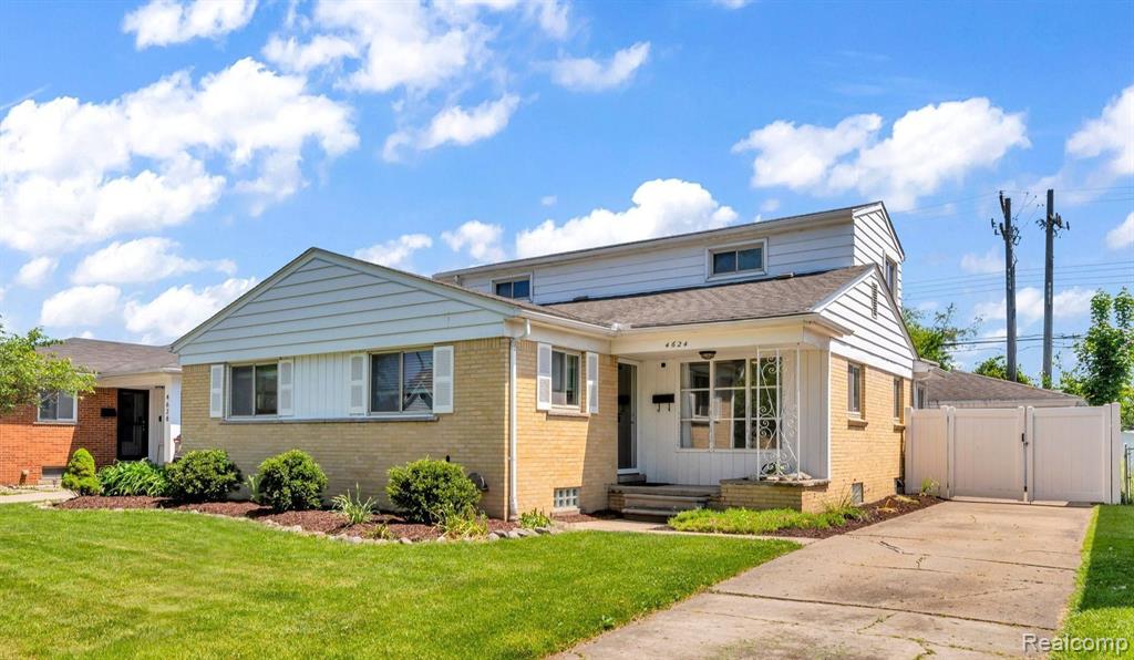 Hillcrest Ave, Royal Oak, MI 48073